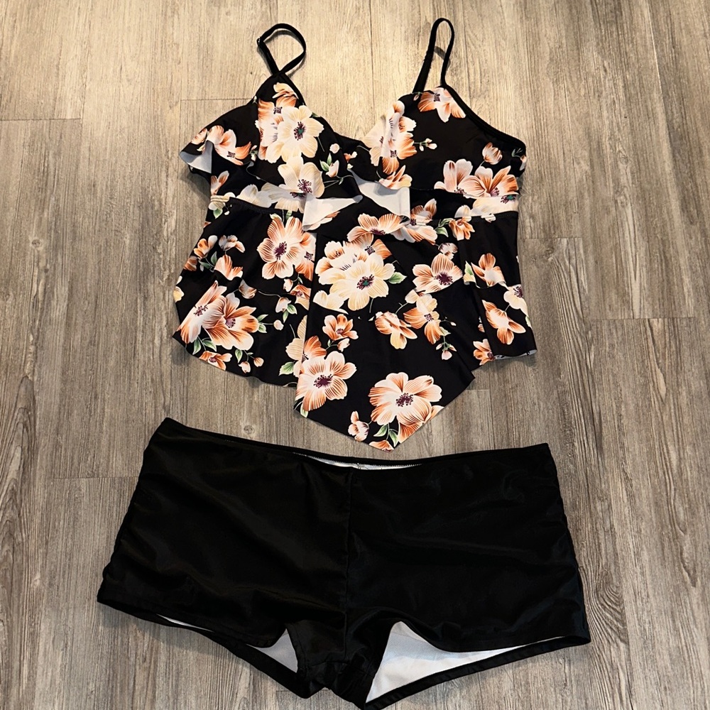 Plus Size Flounce Tankini and Boy Shorts Swimsuit